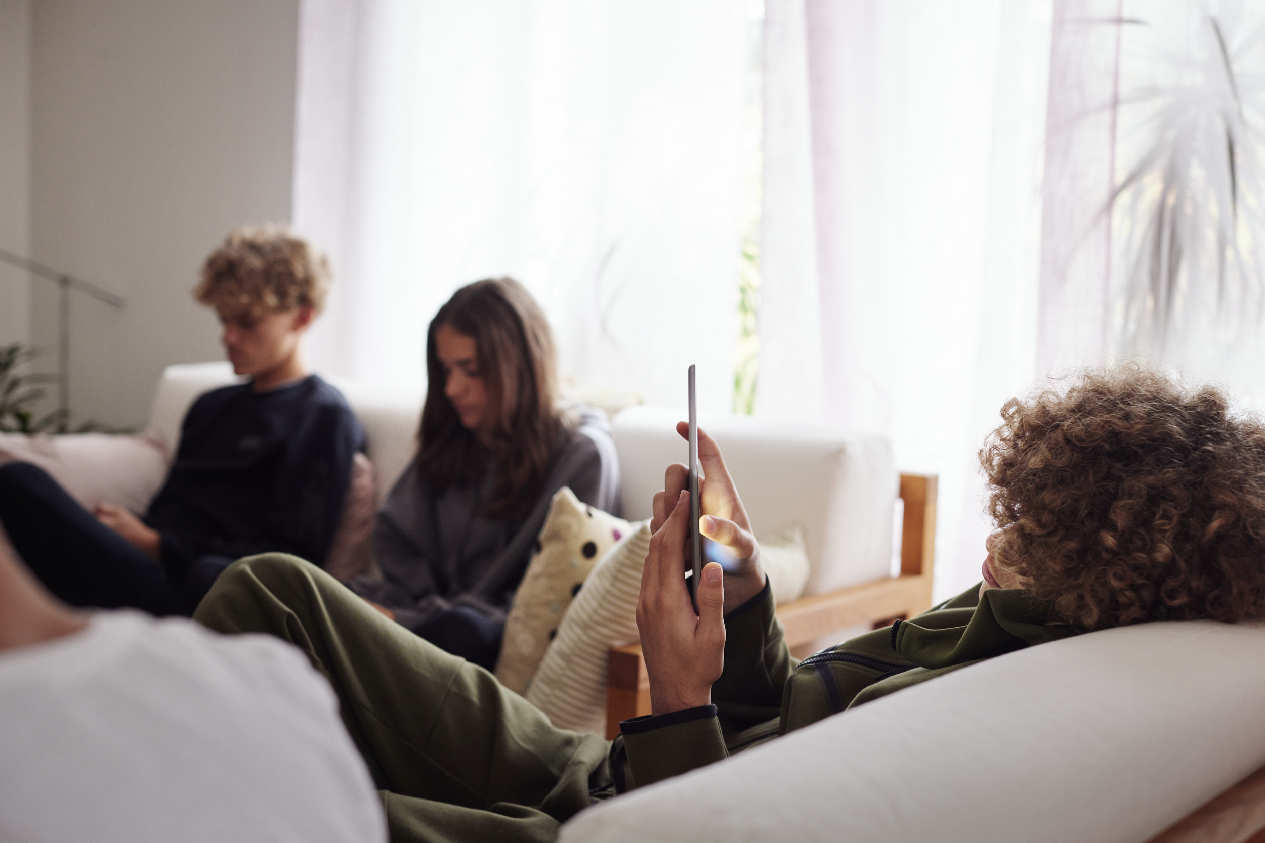 Group of young people looking av their phones